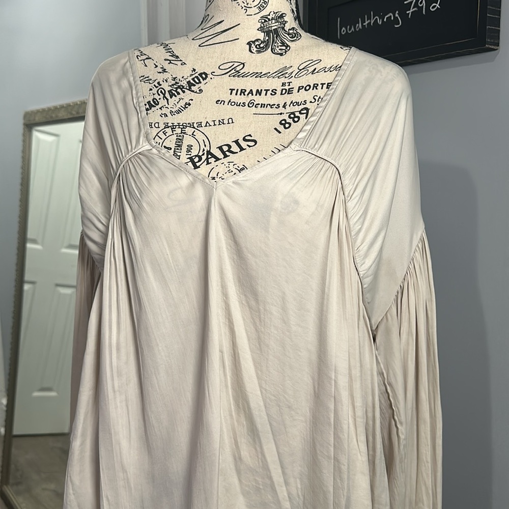 Mustard Seed Pleated Beige / Cream Ruffled Puffy Sleeve V-Neck Blouse L - Picture 2 of 6